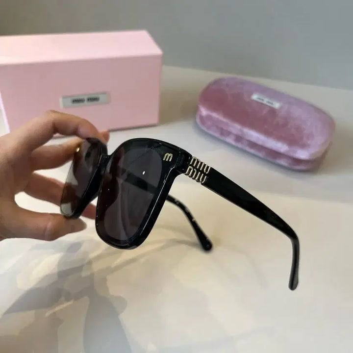 [BUNJANG] Miu Miu Black Sunglasses / 미우미우 블랙 선글라스