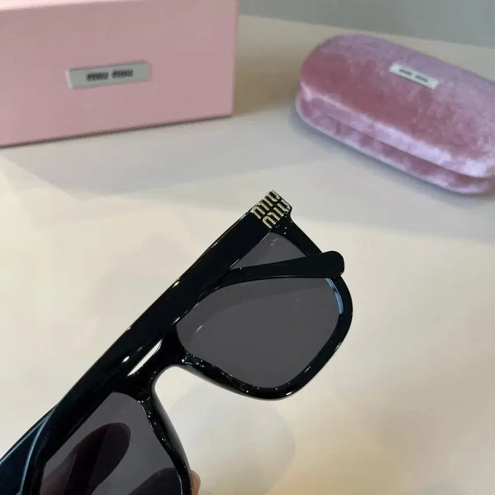 [BUNJANG] Miu Miu Black Sunglasses / 미우미우 블랙 선글라스