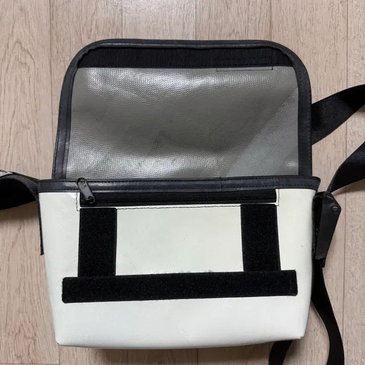 [SOLD OUT] 프라이탁 하파오 화이트 레드 / 전사 참기름 하와이파이브오
