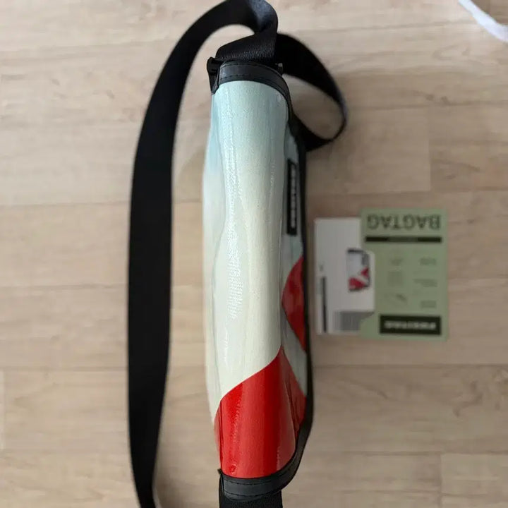[SOLD OUT] 프라이탁 하파오 화이트 레드 / 전사 참기름 하와이파이브오