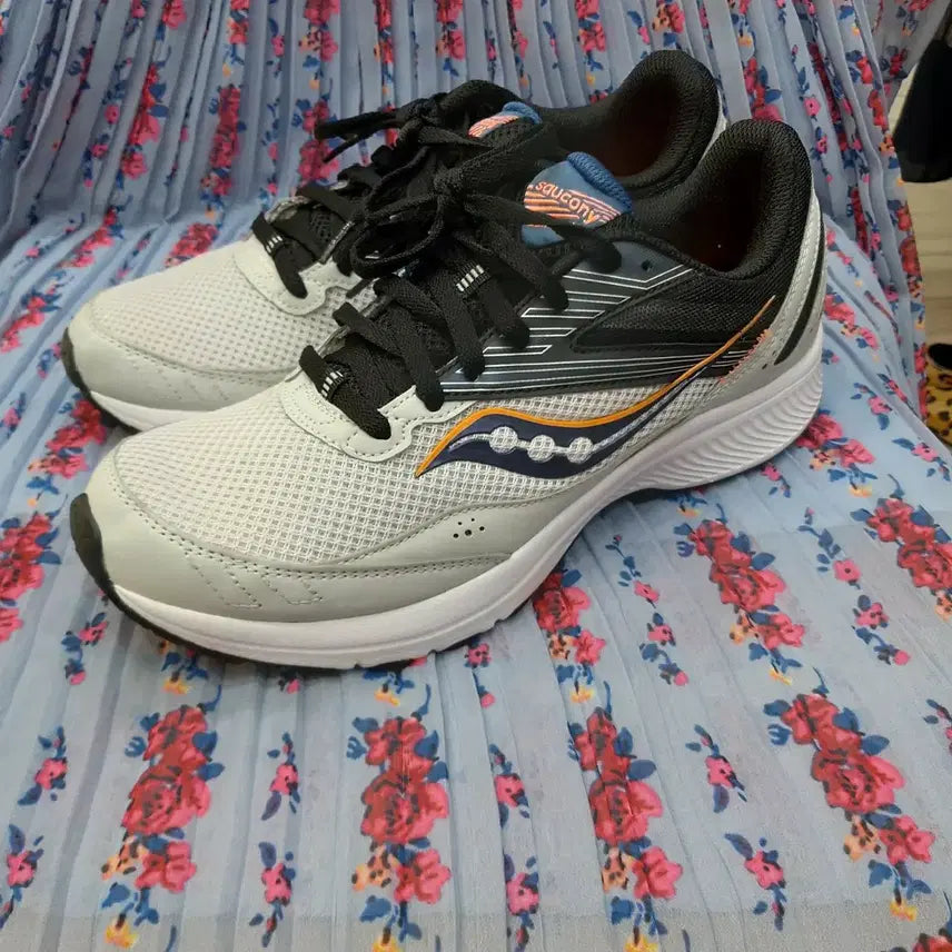 [SOLD OUT] Saucony 운동화 회색 러닝화 265mm