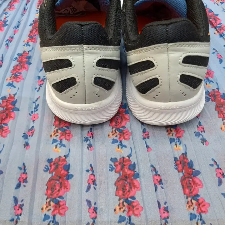[SOLD OUT] Saucony 운동화 회색 러닝화 265mm