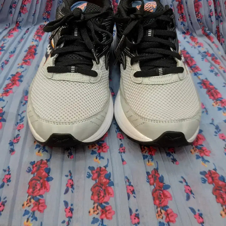 [SOLD OUT] Saucony 운동화 회색 러닝화 265mm