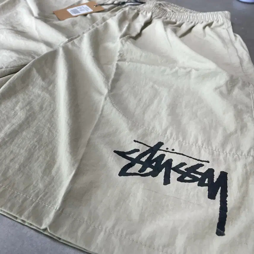 [SOLD OUT] 스투시 빅로고 베이직 스투시 숏 펜츠 베이지 [L]