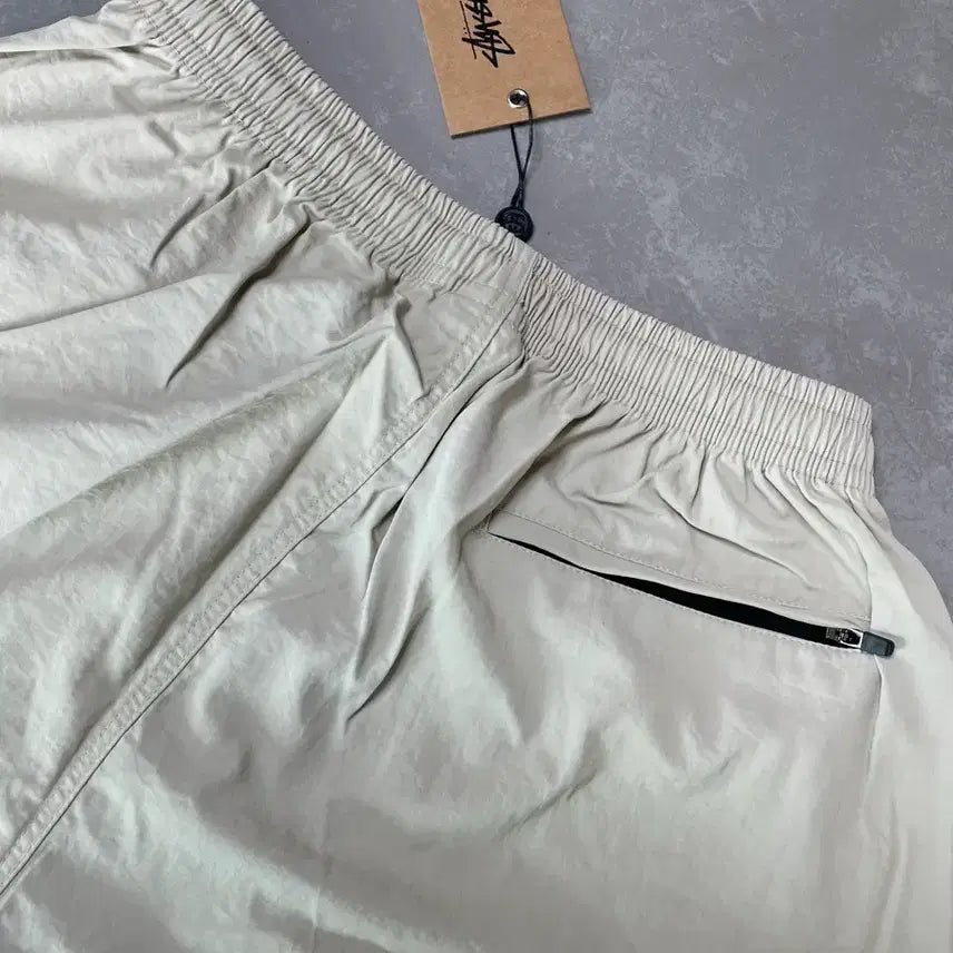 [SOLD OUT] 스투시 빅로고 베이직 스투시 숏 펜츠 베이지 [L]