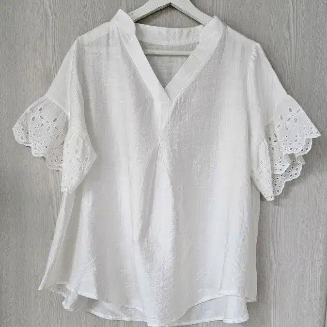 [SOLD OUT] 77펀칭레이스소매 블라우스 새상품