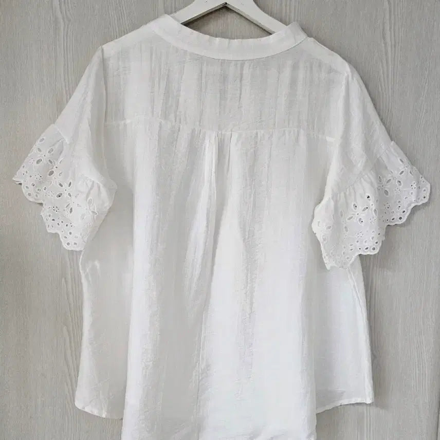 [SOLD OUT] 77펀칭레이스소매 블라우스 새상품