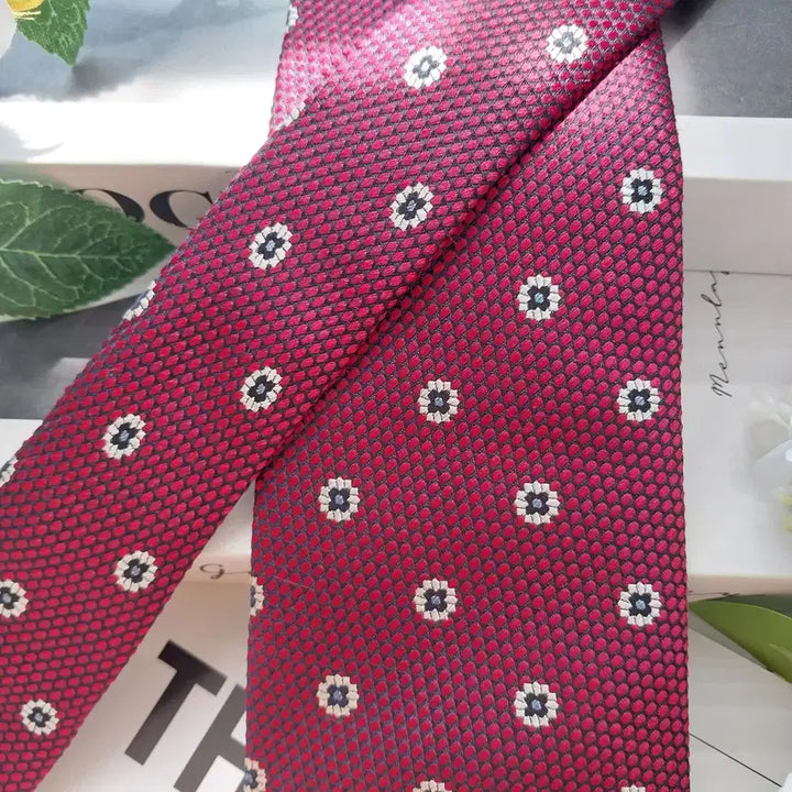 [BUNJANG] Ermenegildo Zegna Red Floral Jacquard Silk Tie / 제냐 실크 레드 플라워 자카드 넥타이 8.9cm A+등급 K2500