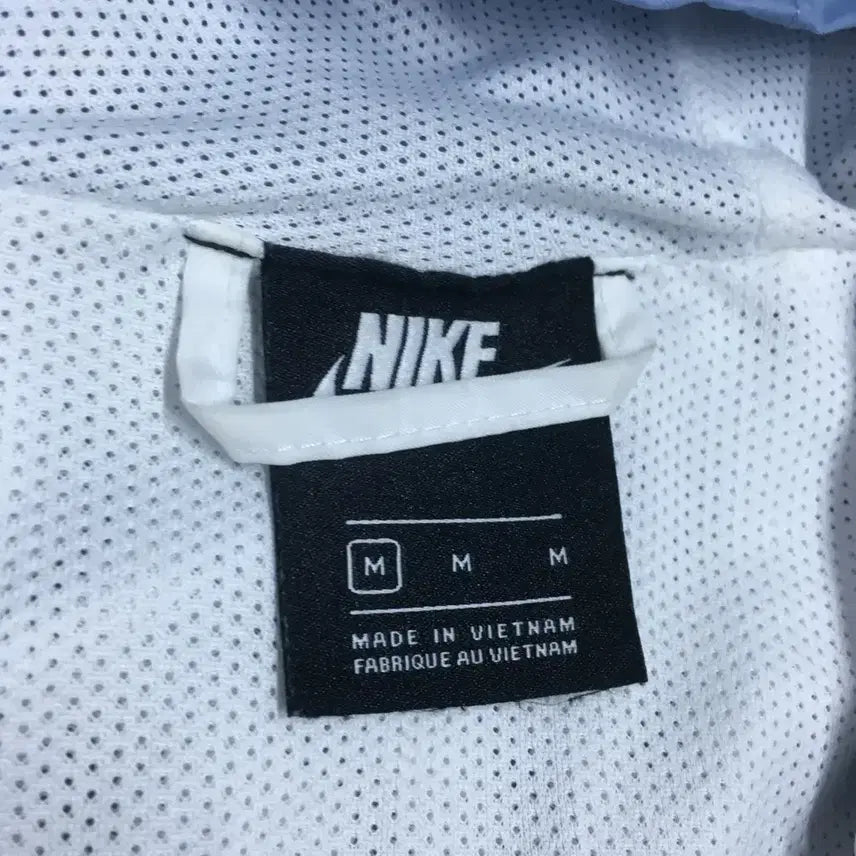 [SOLD OUT] 나이키 윈드러너 DD16