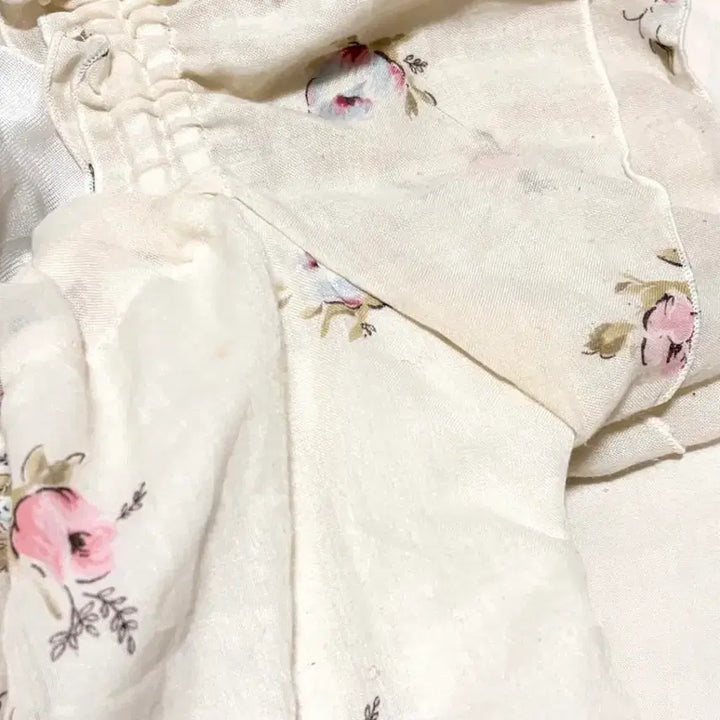 [SOLD OUT] 레스트로즈 플라워 리본 블라우스 로걀탑 모리걸 히메갸루 페어리
