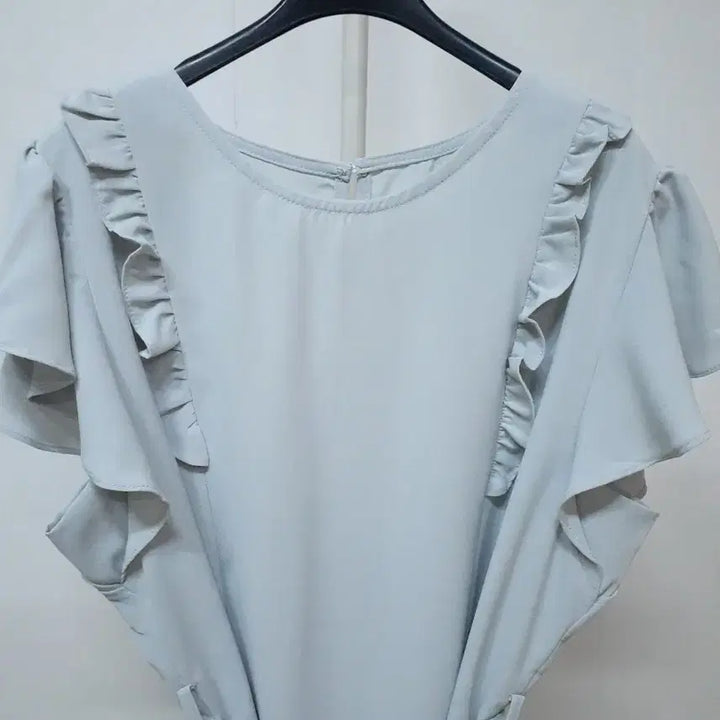 [SOLD OUT] 새상품 러플 블라우스 연그레이