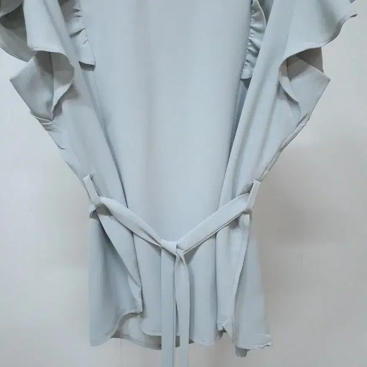 [SOLD OUT] 새상품 러플 블라우스 연그레이
