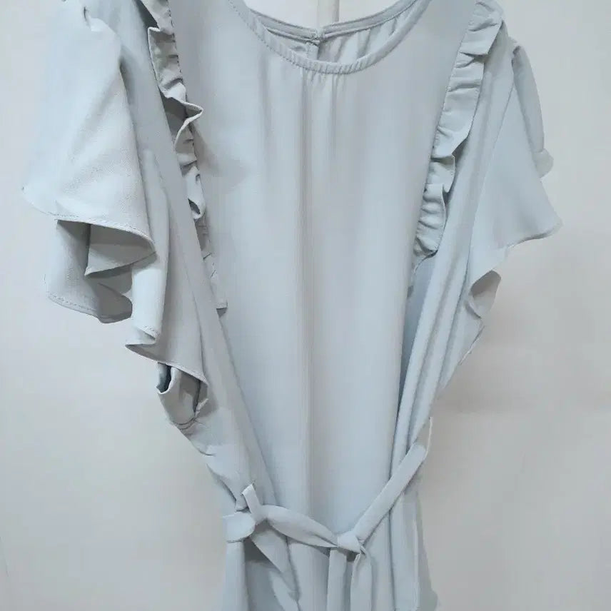 [SOLD OUT] 새상품 러플 블라우스 연그레이
