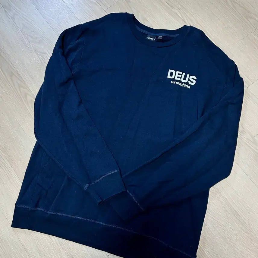 [BUNJANG] Deus Ex Machina Rasco Crew Navy Sweatshirt / 데우스 엑스 마키나 네이비 맨투맨