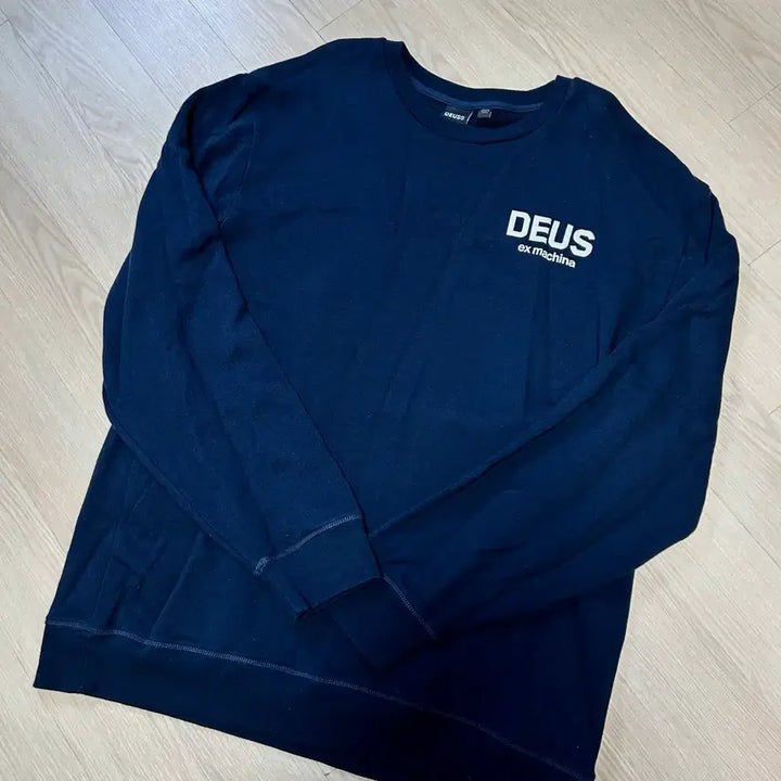 [BUNJANG] Deus Ex Machina Rasco Crew Navy Sweatshirt / 데우스 엑스 마키나 네이비 맨투맨