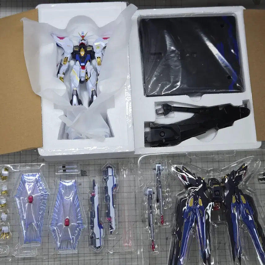 [BUNJANG] Metal Build Strike Freedom 2024 Action Figure / 메탈빌드 스트라이크프리덤 2024 + 빛날 판매합니다.