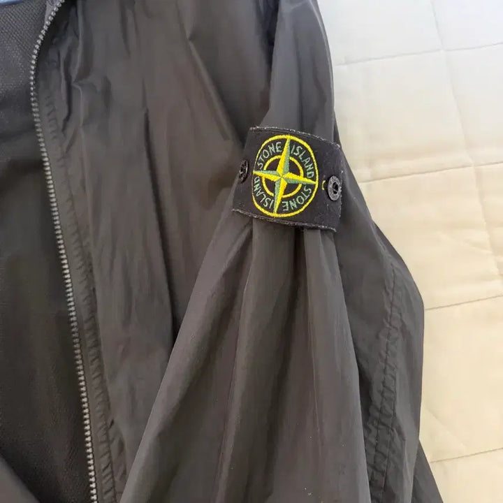 [BUNJANG] Stone Island Crinkle Reps Hooded Jacket XL / 스톤아일랜드 크링클랩스 바람막이 xl