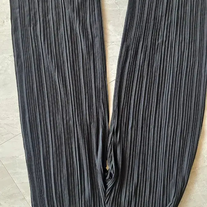 [BUNJANG] Uniqlo Pleated Pants (Black) - Women&