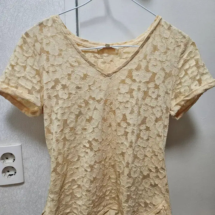 [BUNJANG] Maje Apricot Lace Short-Sleeve Blouse / [정품]아이디룩 수입 마쥬 살구색 레이스 반팔 블라우스