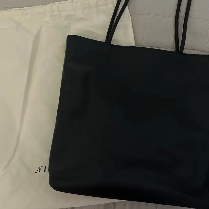 [SOLD OUT] NIEEH 니히 라인 레더백 (노트북 수납)
