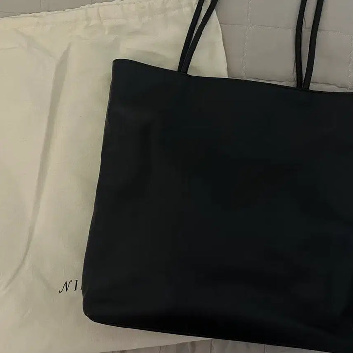 [SOLD OUT] NIEEH 니히 라인 레더백 (노트북 수납)