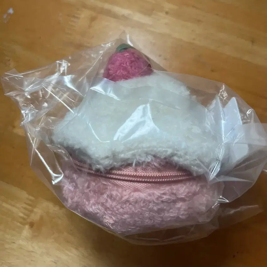 [BUNJANG] Miffy Cherry Cupcake Die-Cut Pouch Keychain / 미피 체리 컵케이크 다이컷 파우치 키링