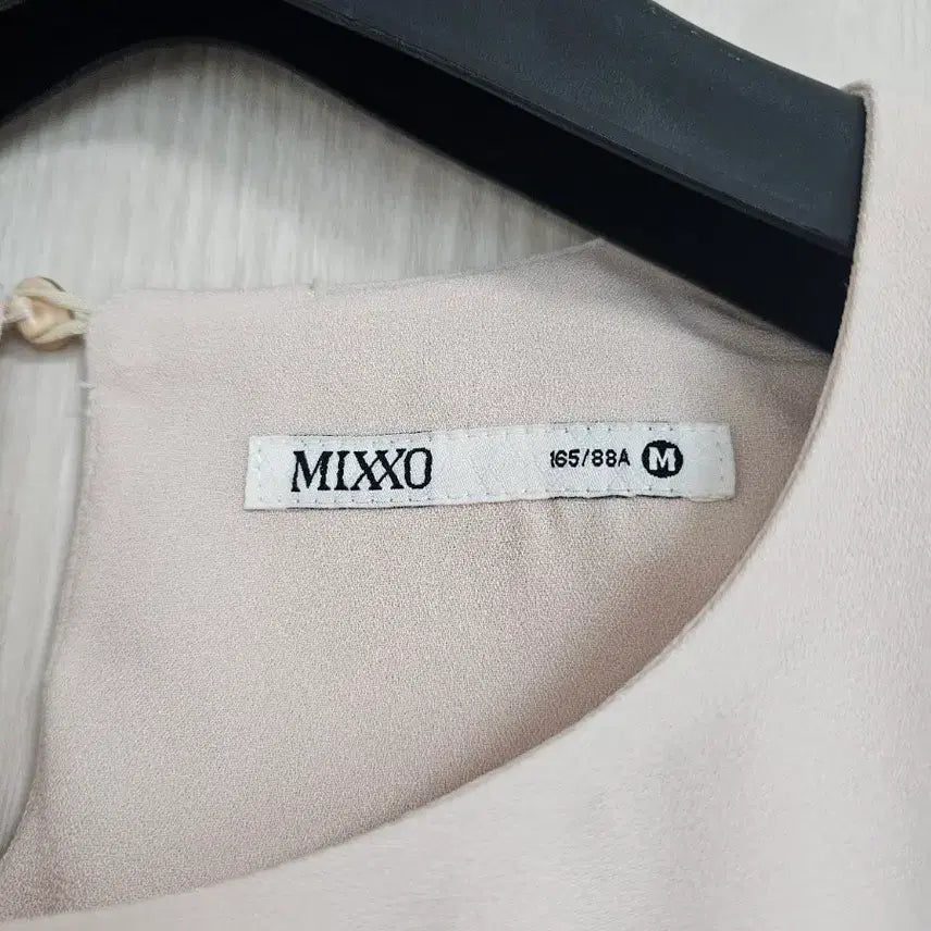 [BUNJANG] MIXXO Round Neck Blouse (Apricot Beige) / [새상품/무료배송] 미쏘 라운드넥 블라우스 (살구베이지/55~66)