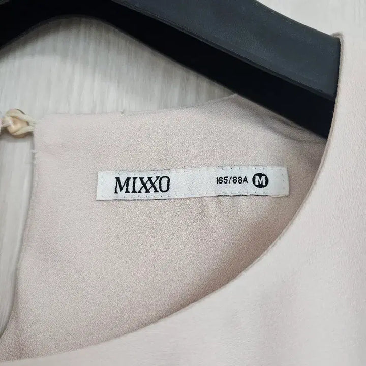 [BUNJANG] MIXXO Round Neck Blouse (Apricot Beige) / [새상품/무료배송] 미쏘 라운드넥 블라우스 (살구베이지/55~66)