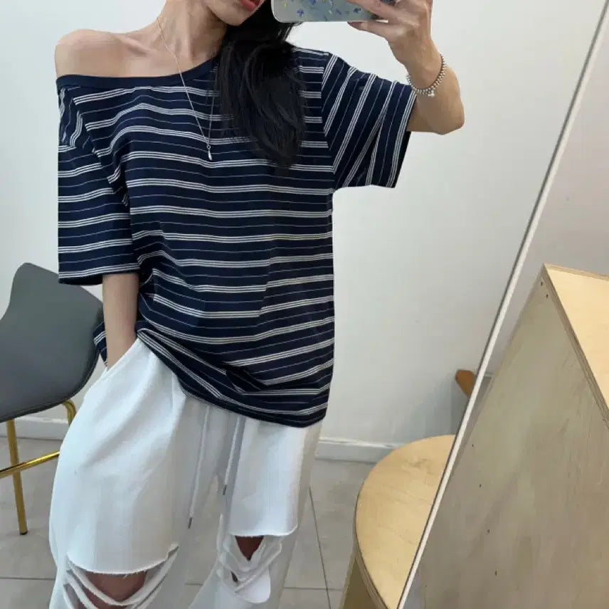 [BUNJANG] One-Shoulder Striped Asymmetrical T-shirt / 원숄더 스트라이프 언발 티셔츠