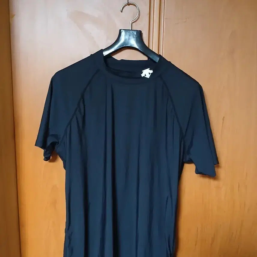 [BUNJANG] Descente Short Sleeve Performance T-Shirt Black / 데상트 반팔 기능성 티셔츠 블랙