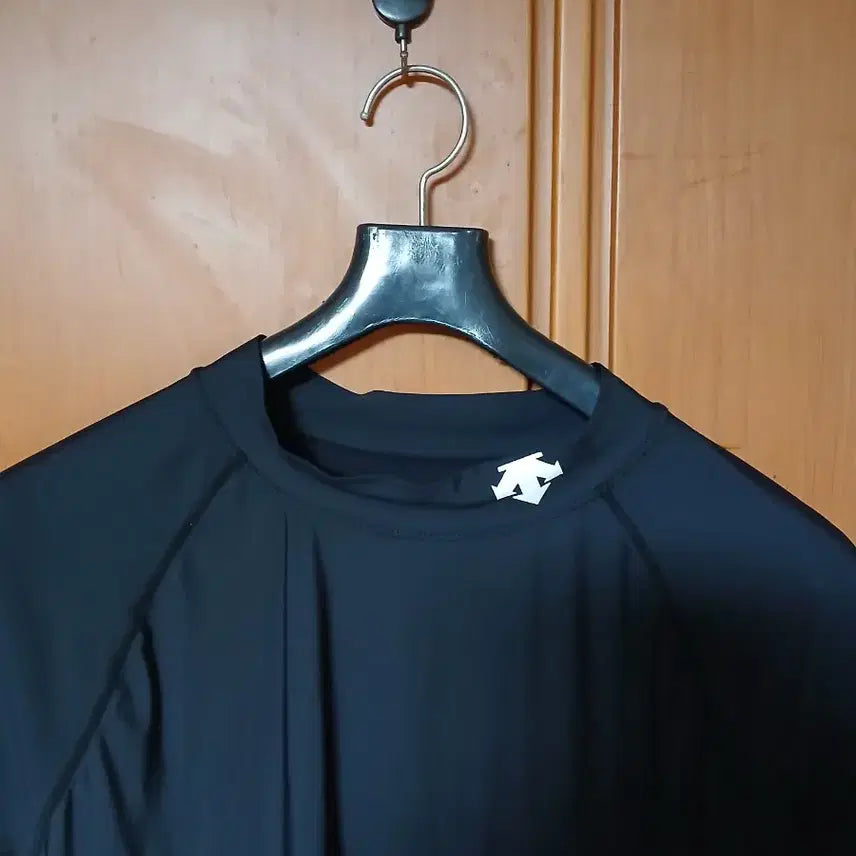 [BUNJANG] Descente Short Sleeve Performance T-Shirt Black / 데상트 반팔 기능성 티셔츠 블랙