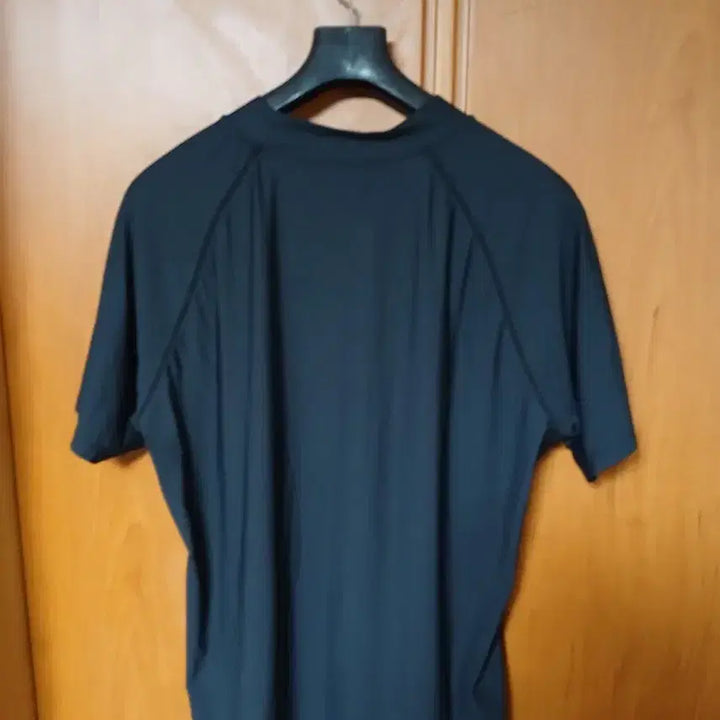 [BUNJANG] Descente Short Sleeve Performance T-Shirt Black / 데상트 반팔 기능성 티셔츠 블랙