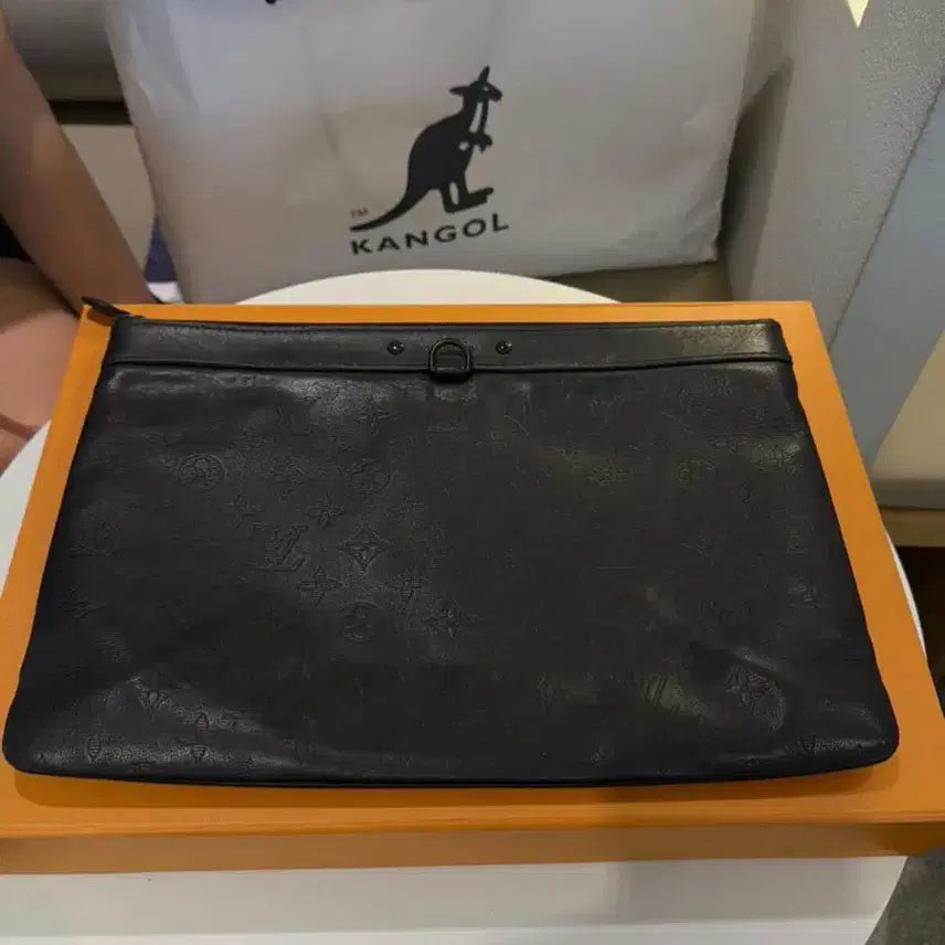 [BUNJANG] Louis Vuitton Black Clutch Bag / 루이비통 블랙 클러치 백