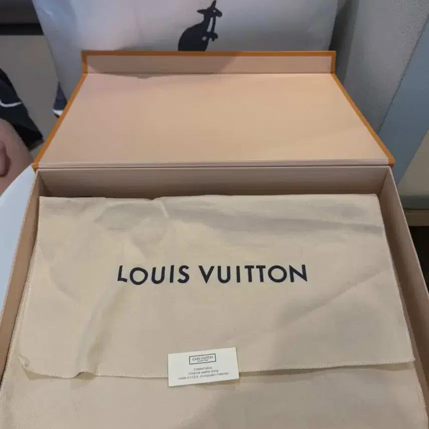 [BUNJANG] Louis Vuitton Black Clutch Bag / 루이비통 블랙 클러치 백
