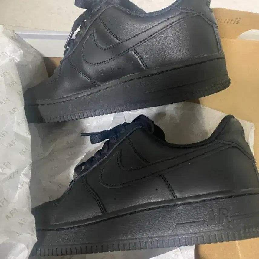[SOLD OUT] 나이키 에어포스 블랙 235사이즈