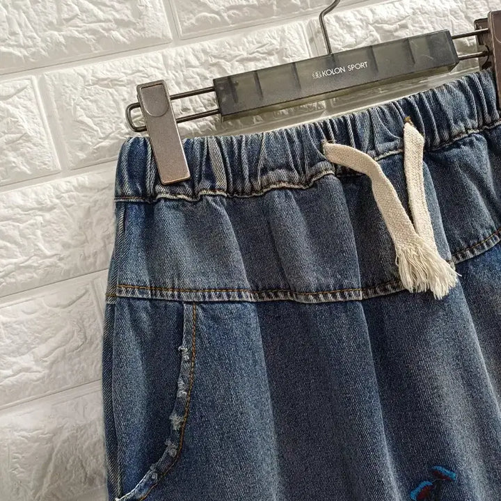 [BUNJANG] Embroidered Denim Skirt with Elastic Waistband / 플라워자수 밴딩 데님스커트