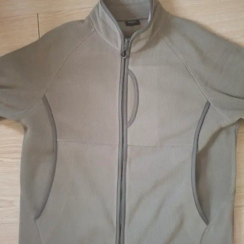 [BUNJANG] Musinsa Standard City Leisure Fleece High Neck Jacket - Mud Beige / 무신사스탠다드 시티 레저 폴라 플리스 하이넥 재킷 L (머드베이지)