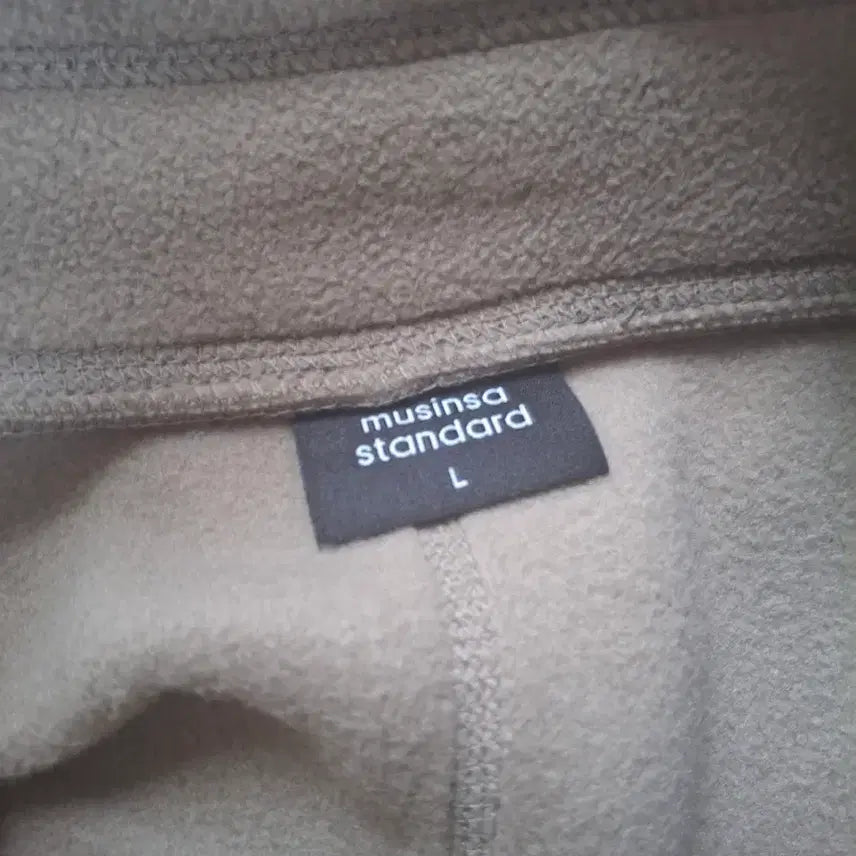 [BUNJANG] Musinsa Standard City Leisure Fleece High Neck Jacket - Mud Beige / 무신사스탠다드 시티 레저 폴라 플리스 하이넥 재킷 L (머드베이지)