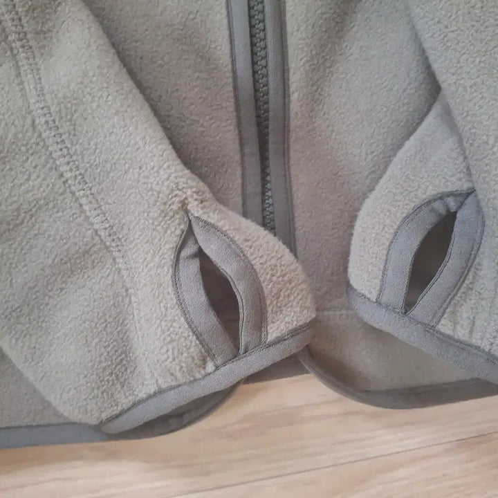 [BUNJANG] Musinsa Standard City Leisure Fleece High Neck Jacket - Mud Beige / 무신사스탠다드 시티 레저 폴라 플리스 하이넥 재킷 L (머드베이지)