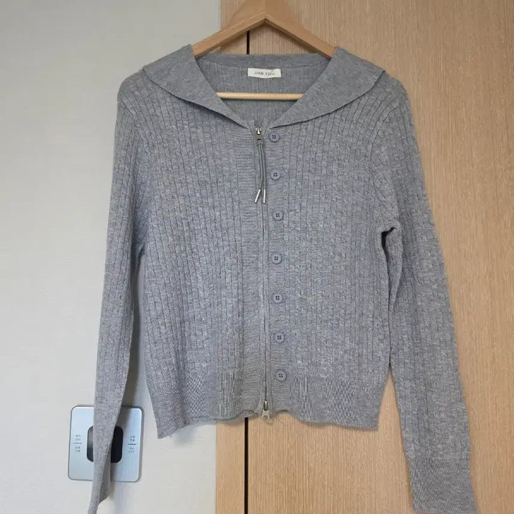 [BUNJANG] JIAN.YI Sailor Collar Zip-Up Cardigan / 세일러 카라 디자인이 돋보이는 JIAN.YI 집업 가디건이에요케이블