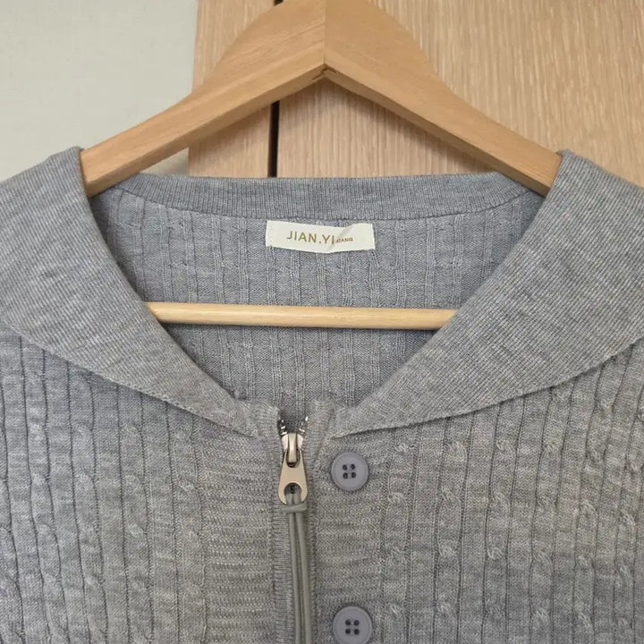 [BUNJANG] JIAN.YI Sailor Collar Zip-Up Cardigan / 세일러 카라 디자인이 돋보이는 JIAN.YI 집업 가디건이에요케이블