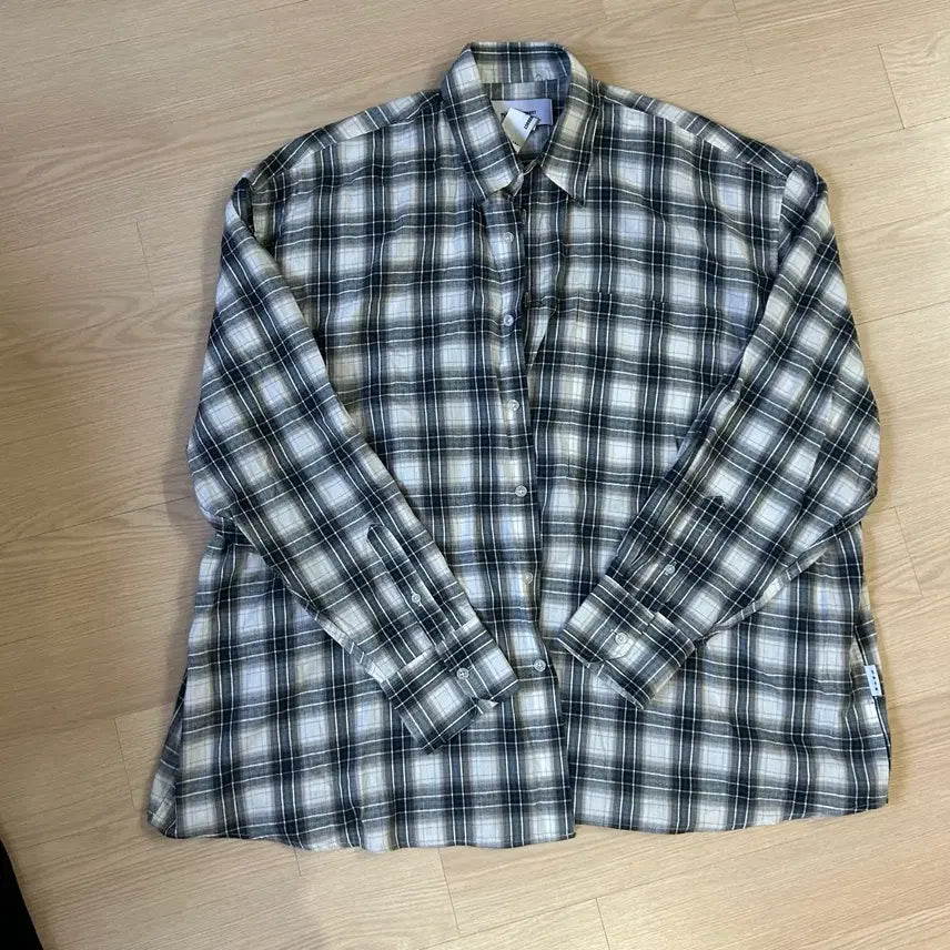 [SOLD OUT] 플라스틱 프로덕트 체크셔츠