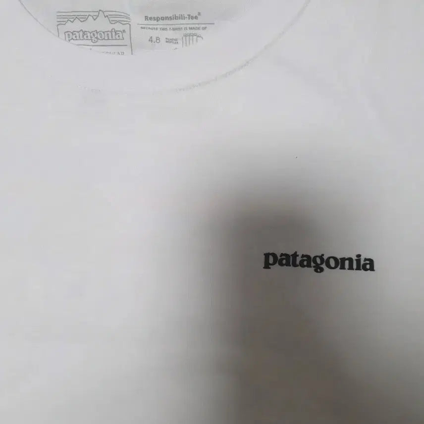 [SOLD OUT] 새상품 정품 파타고니아 흰색 반팔 티셔츠 P-6 로고 XL