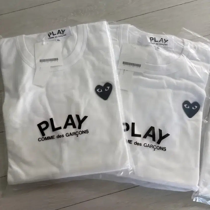 [BUNJANG] Comme des Garcons Black Heart Long Sleeve T-shirt White / 꼼데가르송  하트블랙 와펜 롱슬리브 티셔츠 화이트