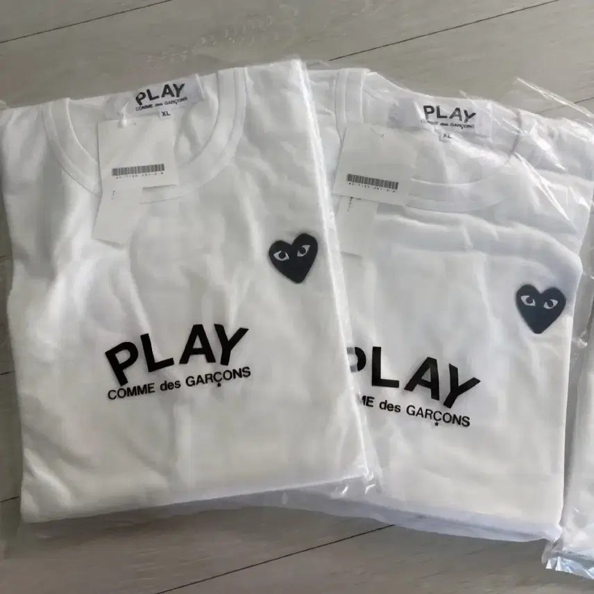 [BUNJANG] Comme des Garcons Black Heart Long Sleeve T-shirt White / 꼼데가르송  하트블랙 와펜 롱슬리브 티셔츠 화이트