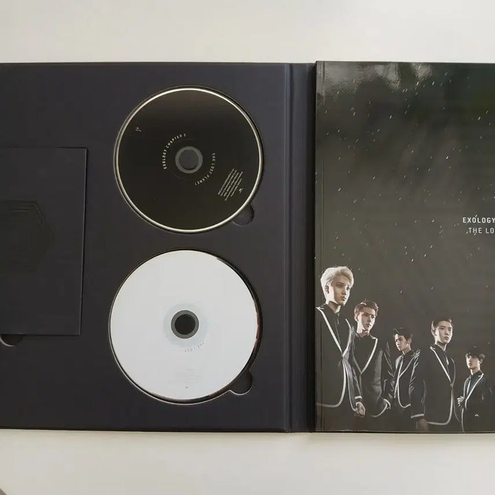 [BUNJANG] EXO Concert Photobook DVD CD Bundle Set / 엑소 콘서트 화보집 포토북 DVD CD 일괄 판매
