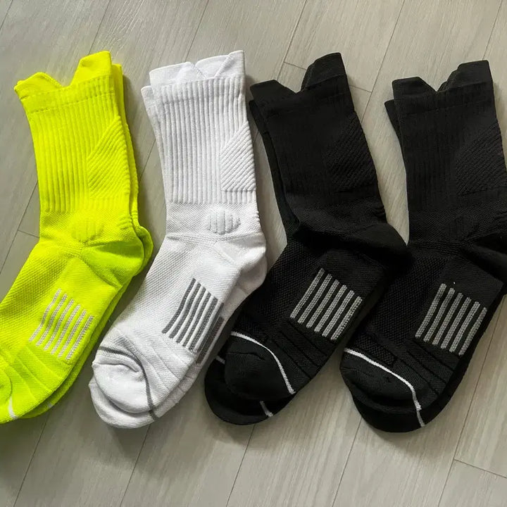 [BUNJANG] Sports Socks (4 Pairs) / 스포츠 양말 4켤레 (형광, 화이트, 챠콜) 새제품