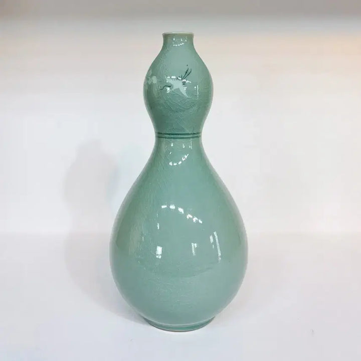 [BUNJANG] Celadon Inlaid Crane and Cloud Gourd-Shaped Porcelain Vase / 청자 상감 운학문 표주박형 도자기 화병