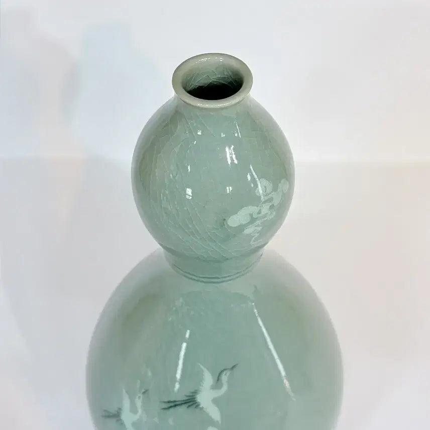 [BUNJANG] Celadon Inlaid Crane and Cloud Gourd-Shaped Porcelain Vase / 청자 상감 운학문 표주박형 도자기 화병
