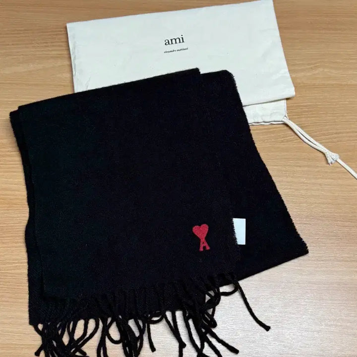 [BUNJANG] AMI Small Heart Logo Wool Classic Muffler Black / 아미 스몰 하트 로고 울 클래식 머플러 블랙